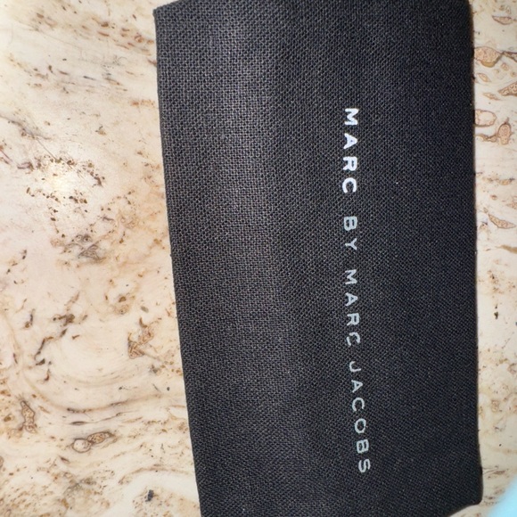 COPY - MARC JACOBS CHAIN LINK BANGLE BRACELET ROSE GOLD-TONE - Picture 9 of 9